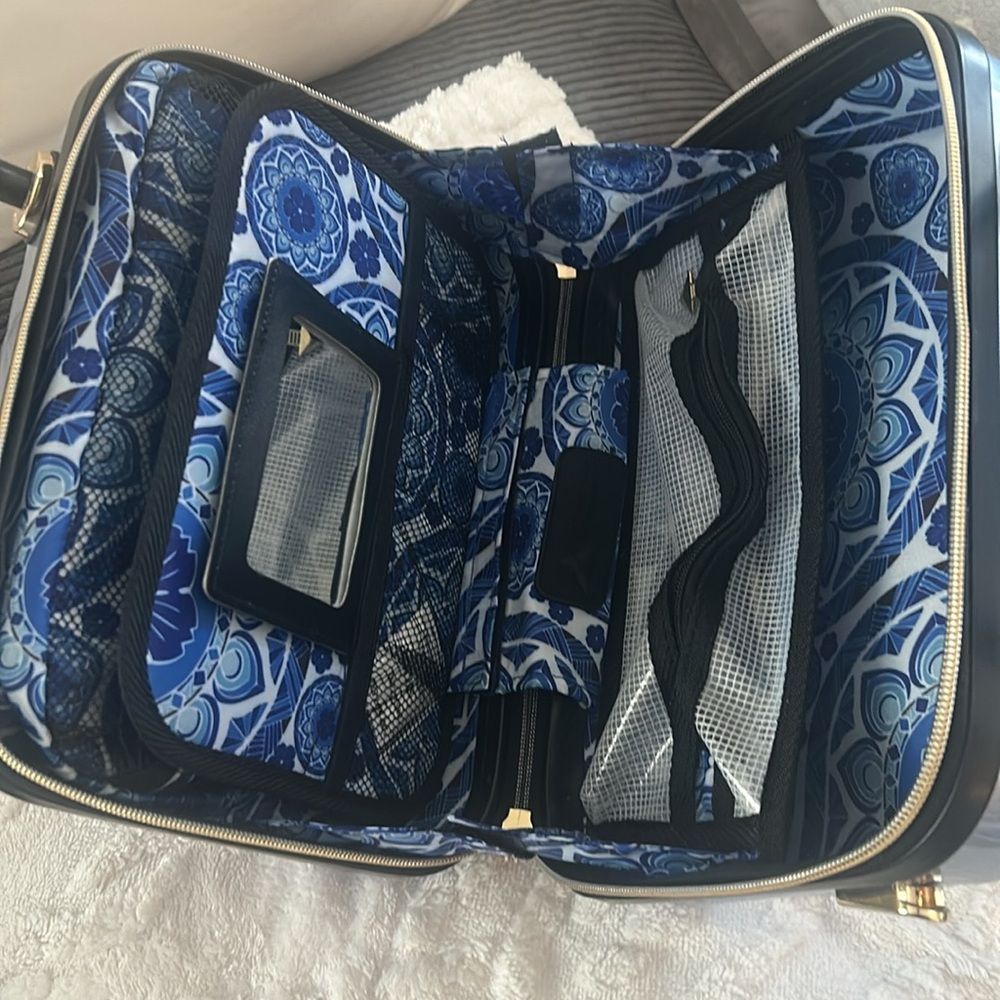 Triforce hard-sided Beauty Case. In shades of metallic blue to silver ombré - Picture 5 of 7